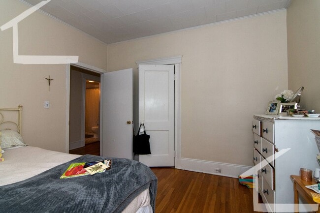 Photo - 9/1 Coolidge Corner 3BR with equal sized bedrooms, heat inc, sunroom!