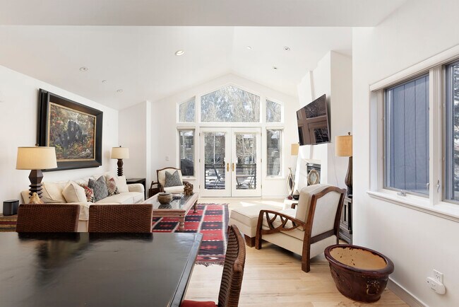 Photo - 926 E Durant Ave