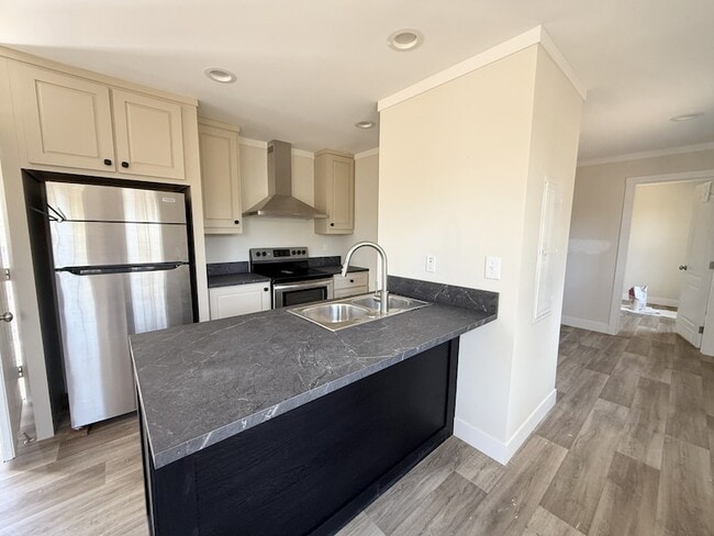 Photo - 719 Peyton Rd