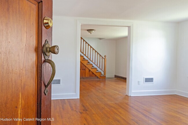 8 Myer Ln