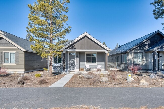 Beautiful Home with Modern Comforts - Beautiful Home with Modern Comforts