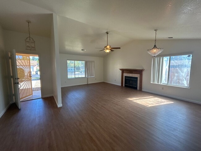 Photo - 1589 Joett Dr
