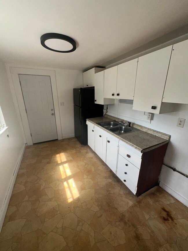 12 Lincoln Ave Unit 2nd Floor Left