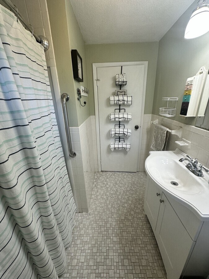 Photo - 80 Engrem Ave Unit Apt 1