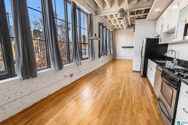 Building Photo - 2412 2nd Ave N Unit 29