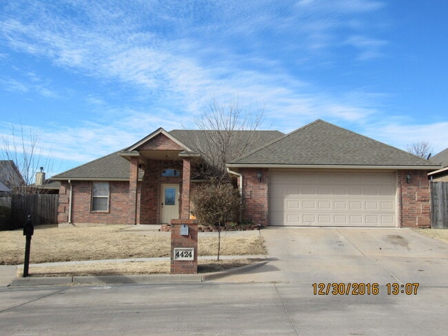 Building Photo - BEAUTIFUL HOME IN WOLFCREEK AREA!!!