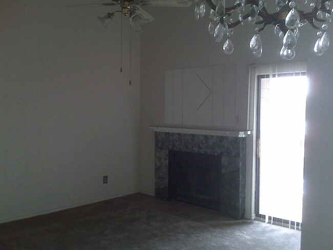 Building Photo - 2227 Madison Dr Unit 203 Rental