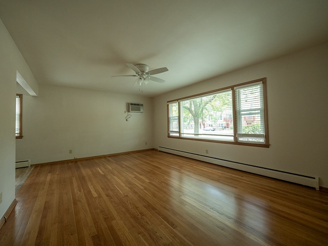 Living room - 513 N Midvale Blvd Unit #2
