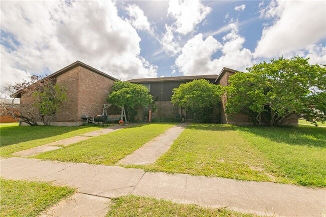 Building Photo - 4317 Acushnet Dr Unit D