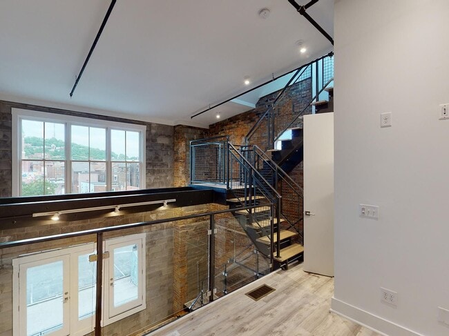 Photo - 1710 Elm St