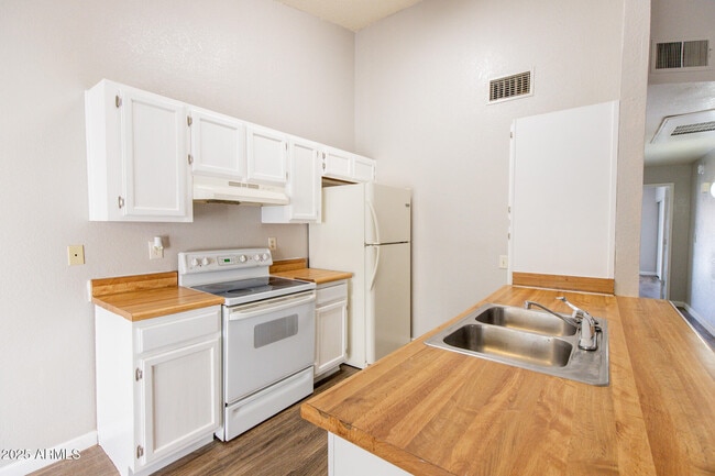 Photo - 5236 W Peoria Ave Unit 221