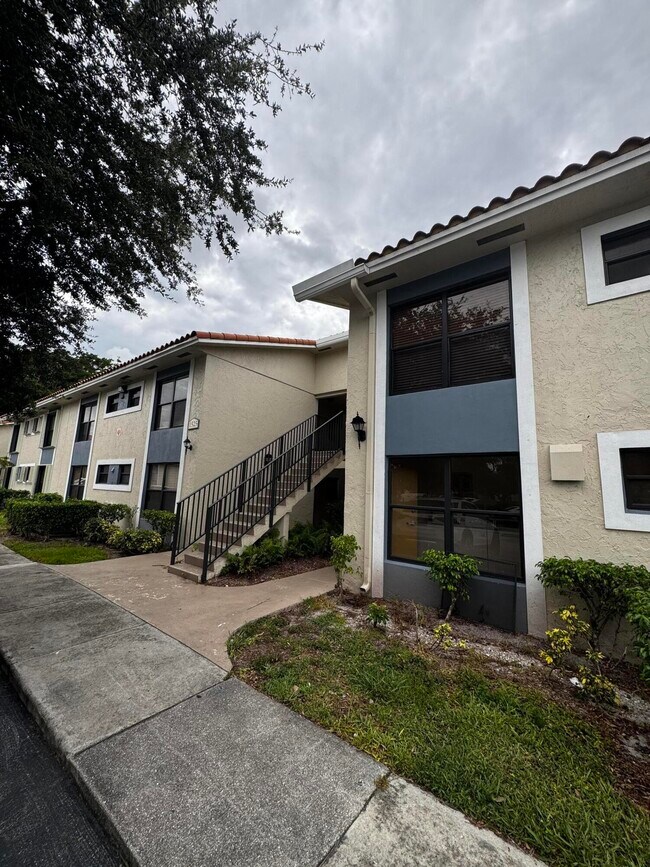 Photo - 1525 Lake Crystal Dr Unit C