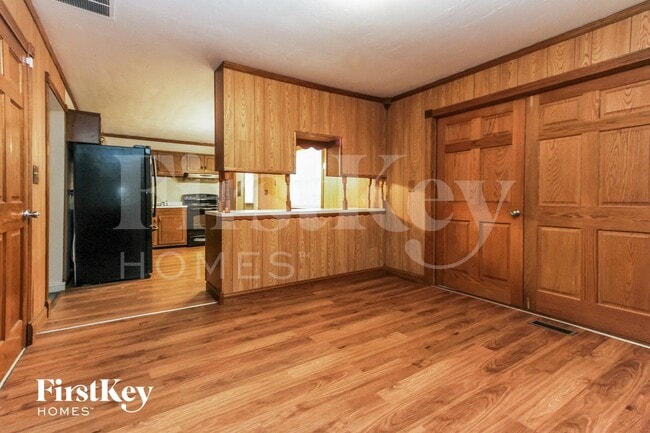 Photo - 1426 Moores Manor