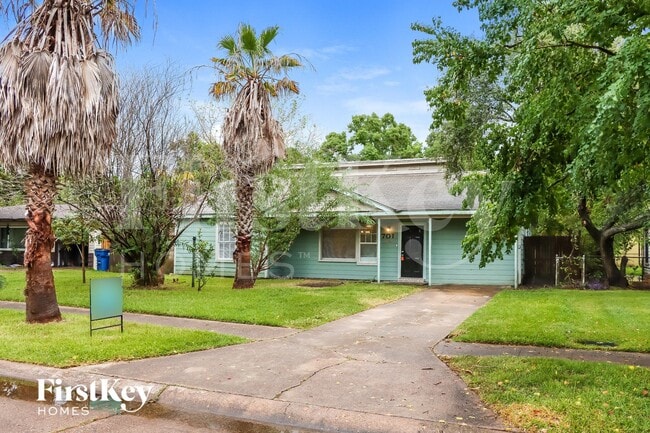 Photo - 701 22nd Ave N