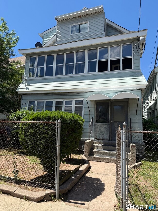 Building Photo - 440 Howard Ave Unit 3