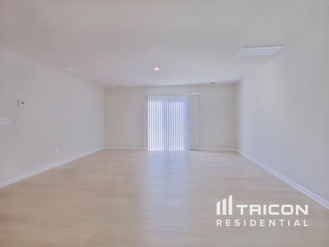 Photo - 4058 Rustling Grass Trl