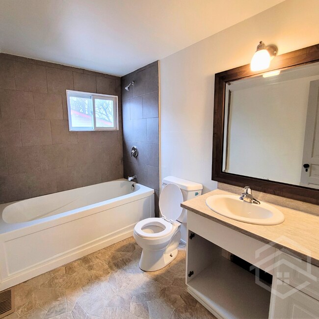 Photo - 2-Bedroom Unit available in Norwich!! Unité B