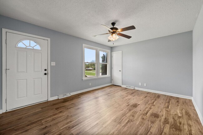 Photo - 3 Bedroom Pet Friendly Home For Rent!