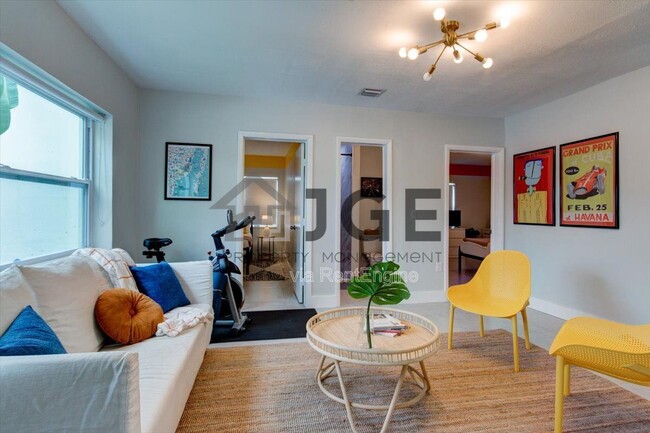 Photo - 968 NE 80th St