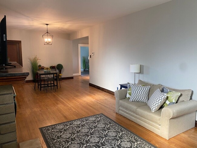 Photo - Beautiful Renovation in the Desirable South Hampton Neighborhood