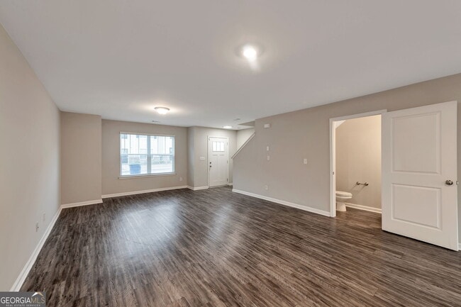 Photo - 320 Ashigan St