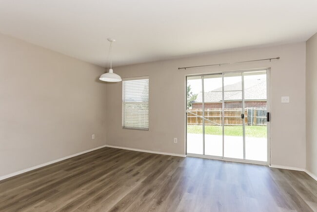 Photo - 1303 Macaw Ct