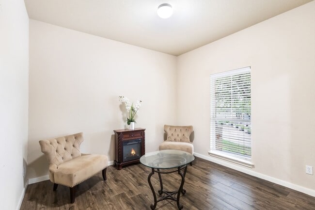 Photo - Charming Home Awaits: Spacious & Modern Living in a Prime Location
