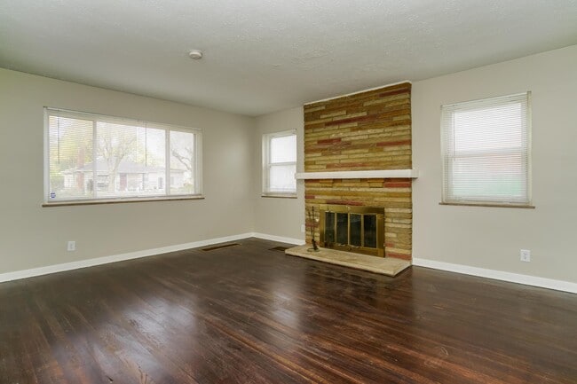 Photo - 1646 Oakwood Ave