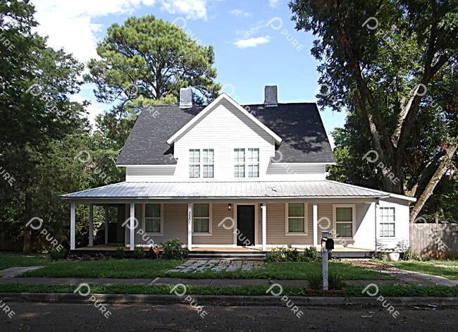 Building Photo - 3305 Bradley St SW Rental