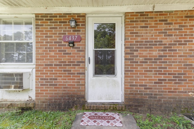 Photo - 6437 Starbrook Dr House