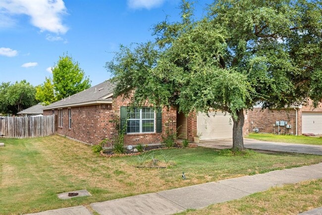 Photo - 135 Justin Leonard Dr