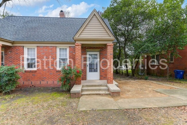 Building Photo - 822-824 Cedar Terrace - Inside CofC - R16404-08-23 Unit 822