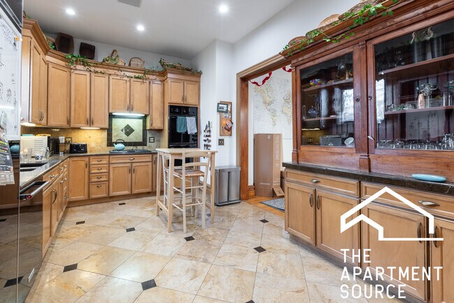 Photo - 435 Saint James Ave Unit 2F