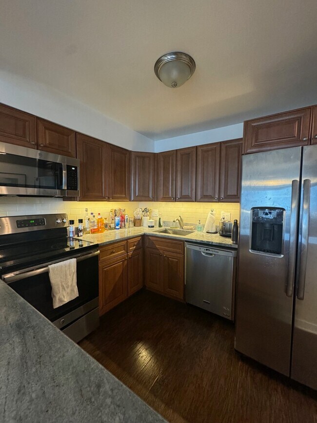 Photo - 1560 N Sandburg Terrace Unidad 1103