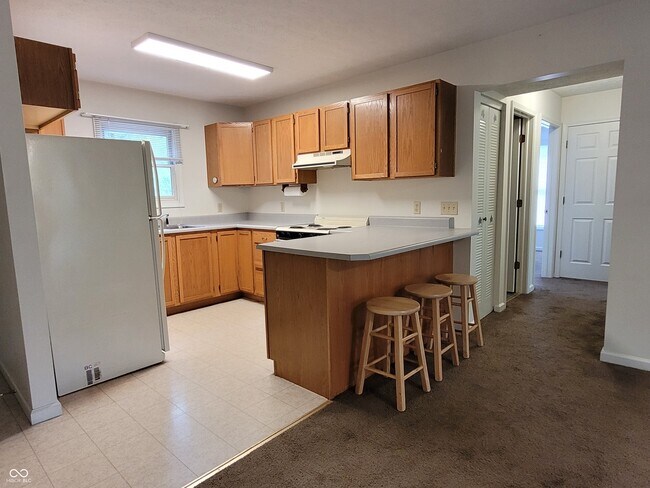 Photo - 250 Locust Ln