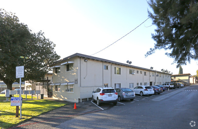 Building Photo - Clayburn Apartments