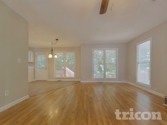 Photo - 157 Kent Ln
