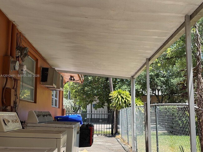 Photo - 1820 NW 19th Ave Unidad 1822