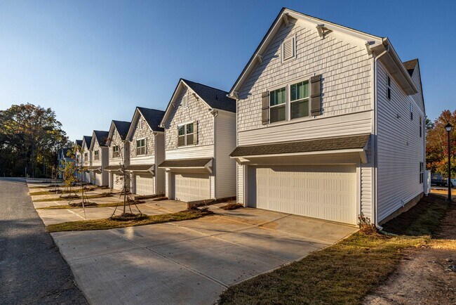 Photo - NEW 3BD Townhome Convenient to Hwy 74/ Min...