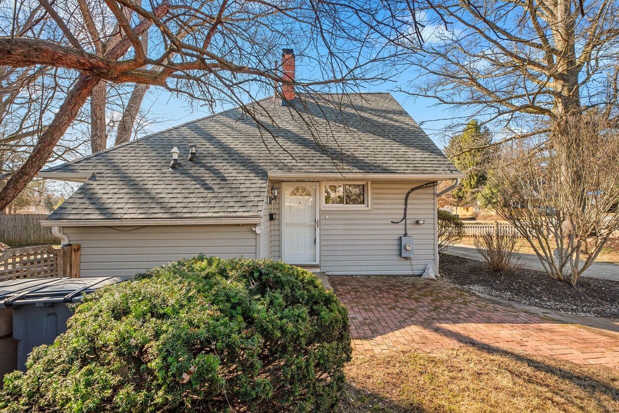 4 Bed 2 Bath - Twinbrook Cape Cod - Move I... - 4 Bed 2 Bath - Twinbrook Cape Cod - Move I...