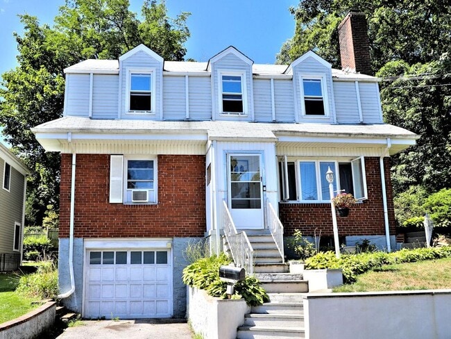 Building Photo - 8 2nd St Rental