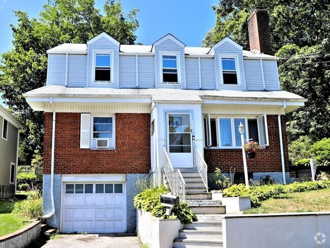 Building Photo - 8 2nd St Rental