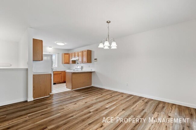 Photo - 719 Silver St Unit 3