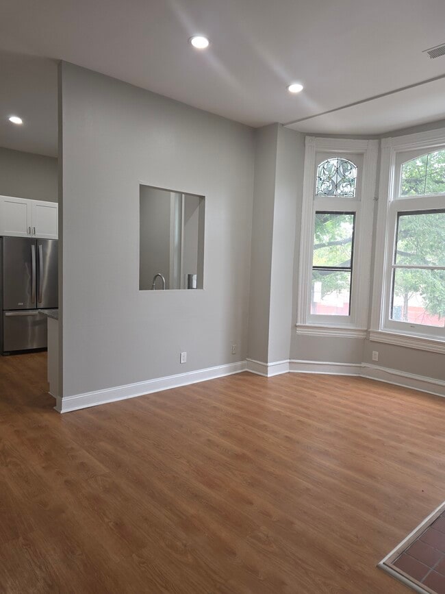 Living area (2nd angle) - 1700 Linden Ave Unidad 1