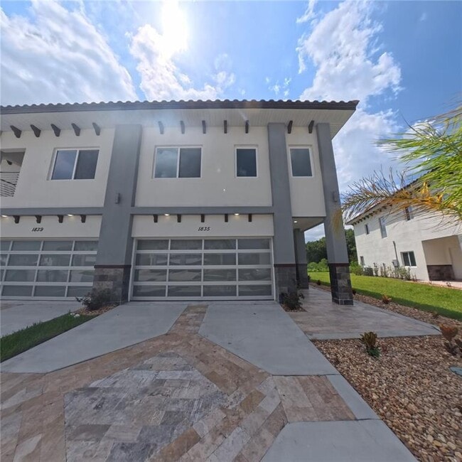 Building Photo - 1835 Brentwood Ct