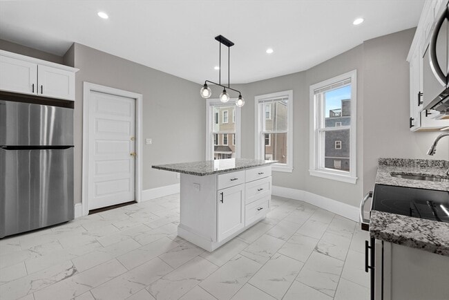 Photo - 921-923-923 E Broadway Unit 2