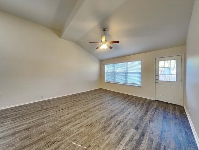 Photo - 3019 Antler Way