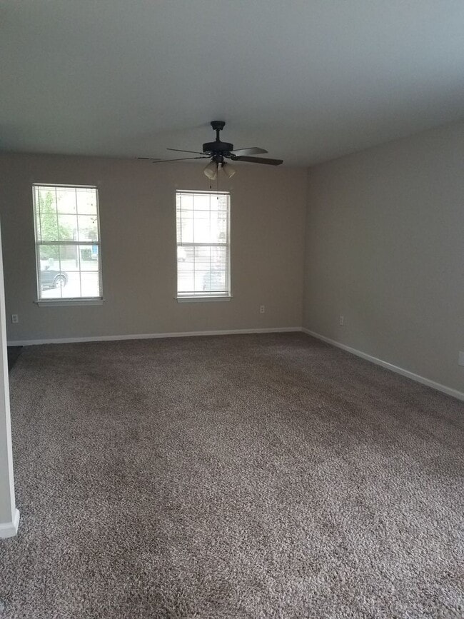 Photo - Beautiful 3 Bedroom in Quiet Neighborhood