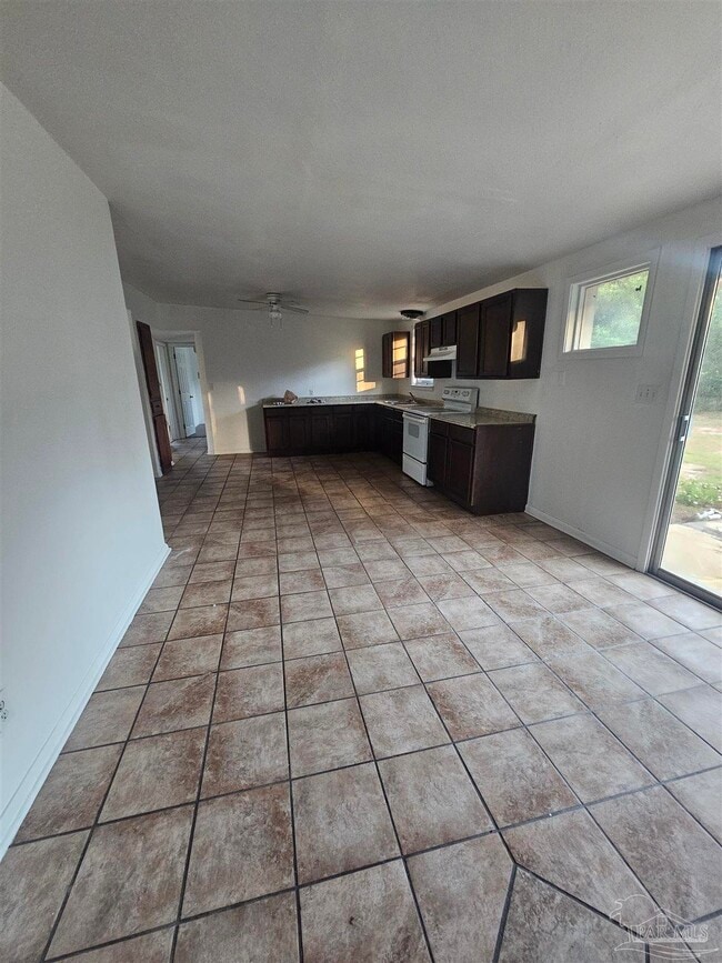 2221 Creighton Rd