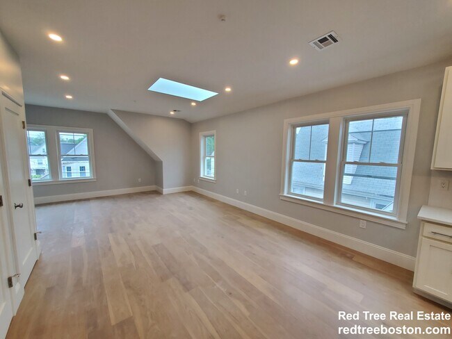 Photo - 51 Fairbanks St Apartments Unit 3